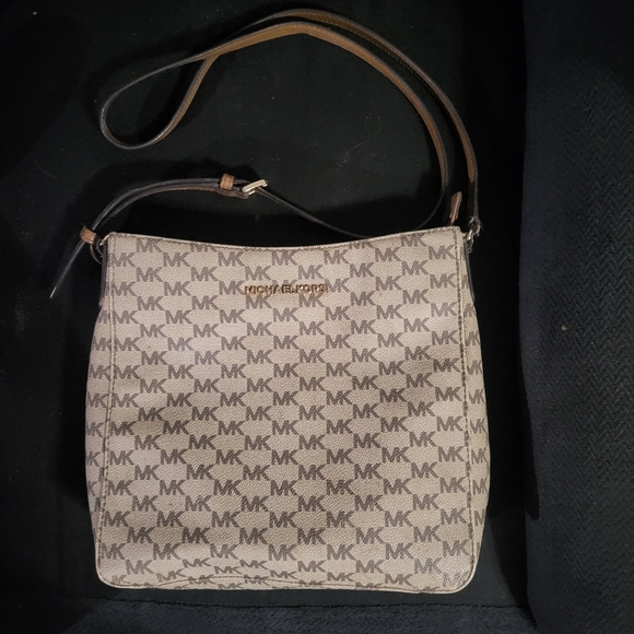 Michael Kors Signature Beige and Brown Shoulder Bag - Picture 1 of 16